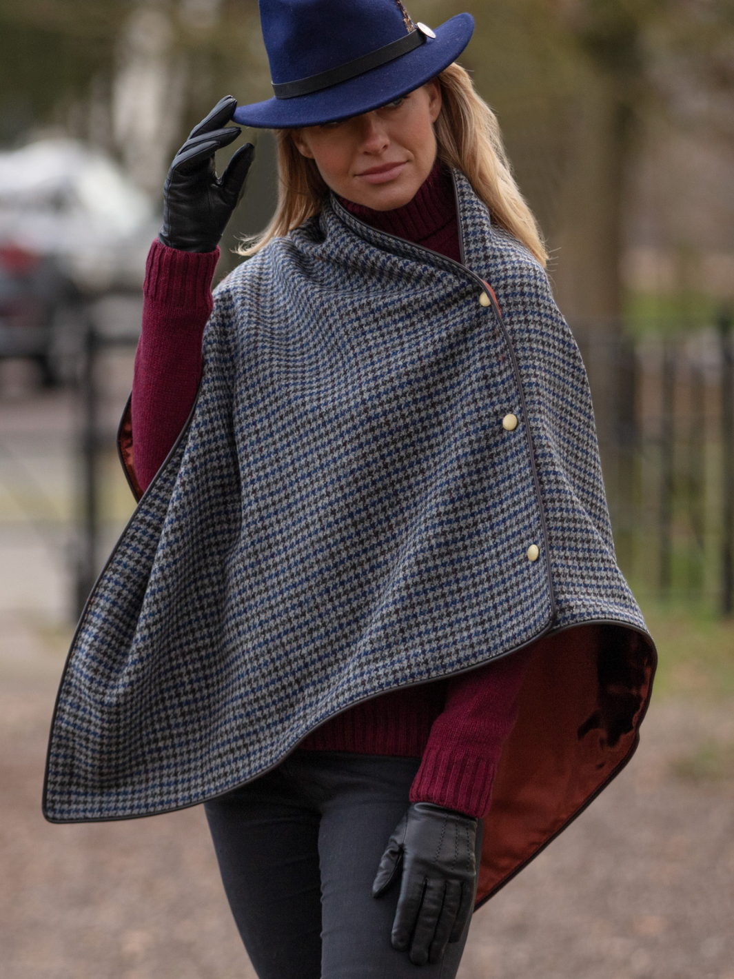 Made in England Tweed Shawl in Lightweight Navy and Grey Houndstooth Wool with Rich Rust Satin Lining – Finished with Dark Brown Leather-Look Binding and Gold John Partridge Stud Fastenings – Timeless British Wrap for Women