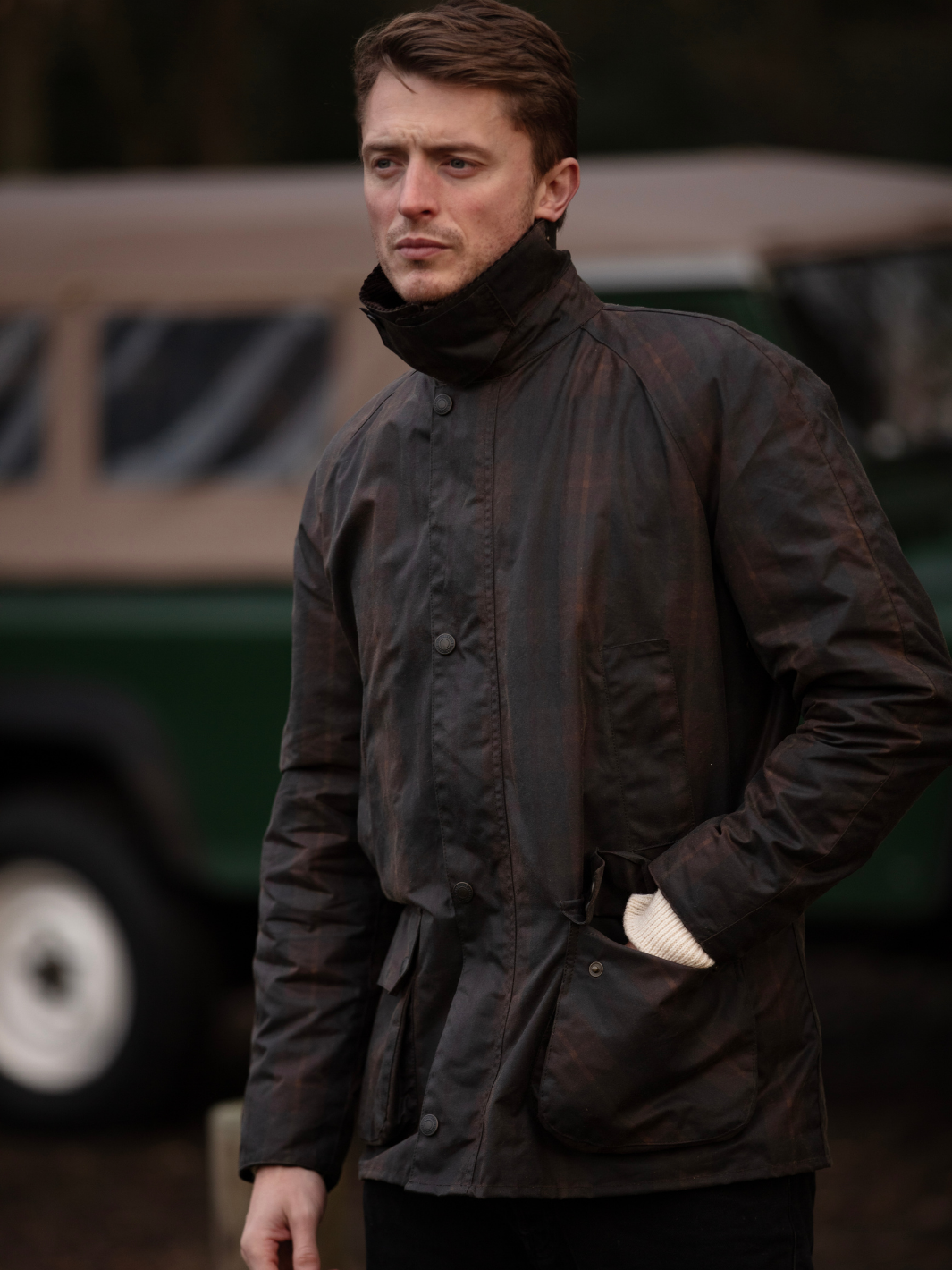 Men’s Waxed Country Jacket | Dark brown wax jacket with high storm collar, front pockets and cream knit cuffs