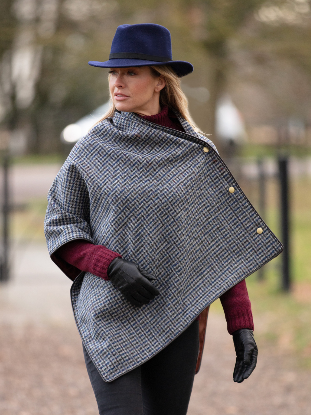Made in England Tweed Shawl in Lightweight Navy and Grey Houndstooth Wool with Rich Rust Satin Lining – Finished with Dark Brown Leather-Look Binding and Gold John Partridge Stud Fastenings – Timeless British Wrap for Women