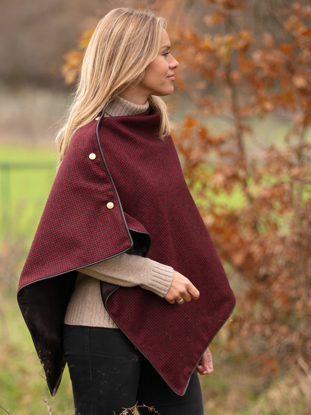 Made in England Tweed Shawl in Lightweight Red and Black Houndstooth Wool with Chocolate Satin Lining – Finished with Dark Brown Leather-Look Binding and Gold John Partridge Stud Fastenings – Elegant British Wrap for Women